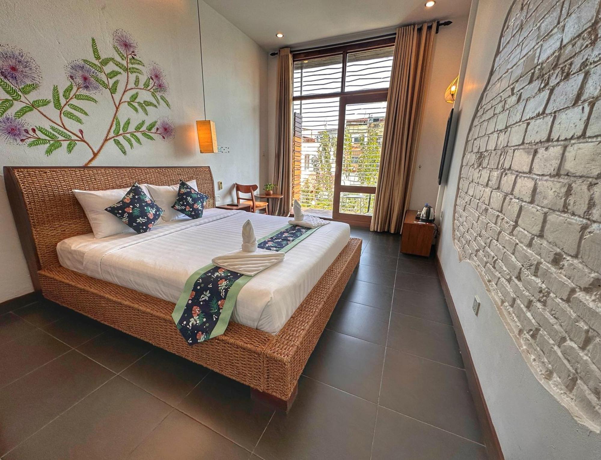 Monsoon Riverside Hotel Phnom Penh Exterior foto